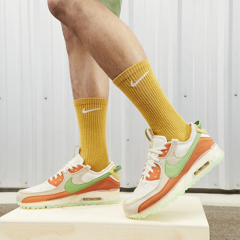Nike W Air Max 90 Futura view