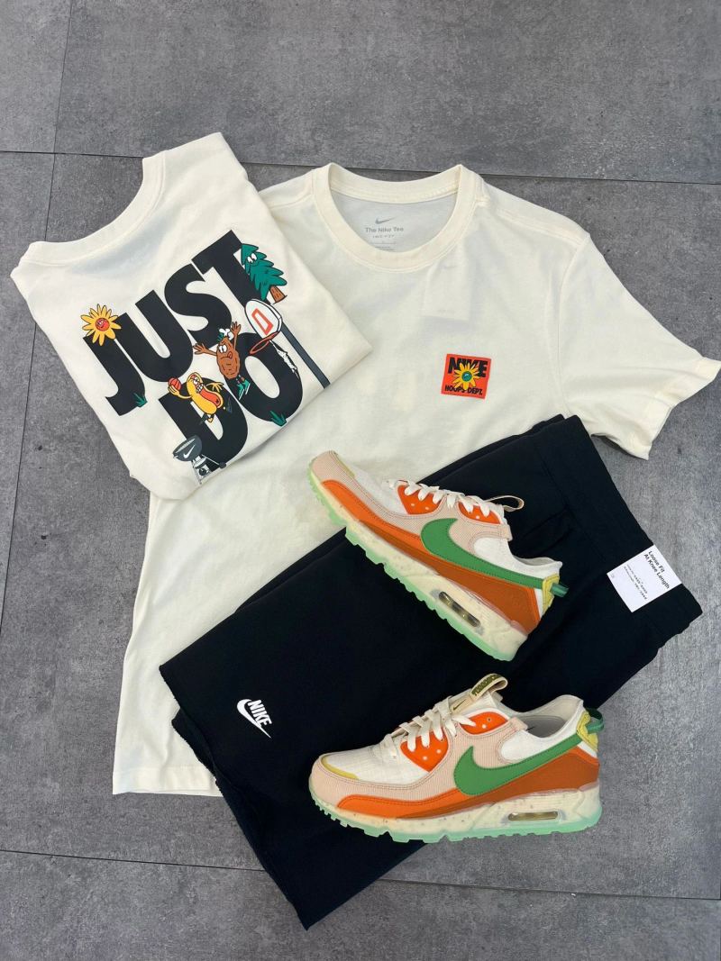 Nike W Air Max 90 Futura view