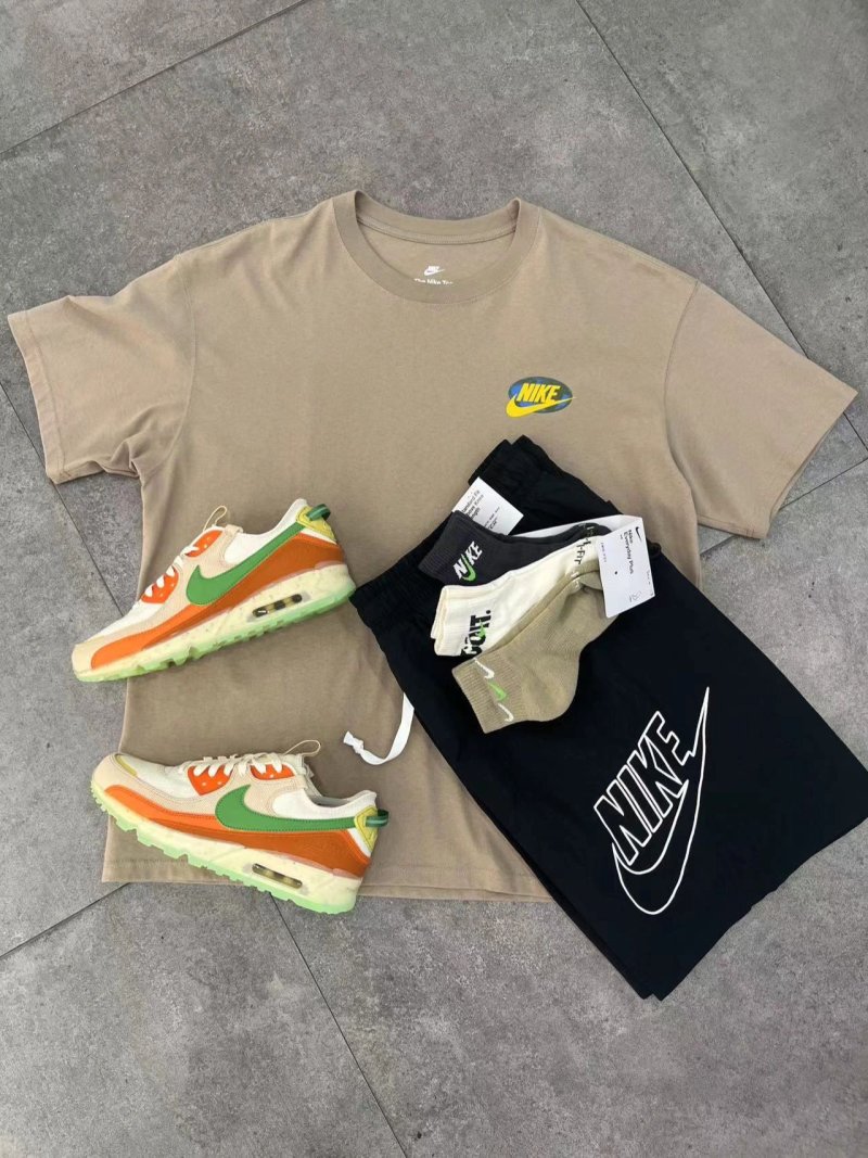 Nike W Air Max 90 Futura view