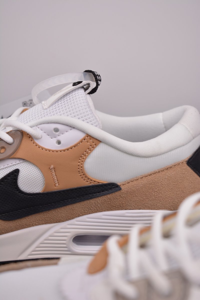Nike W Air Max 90 Futura view