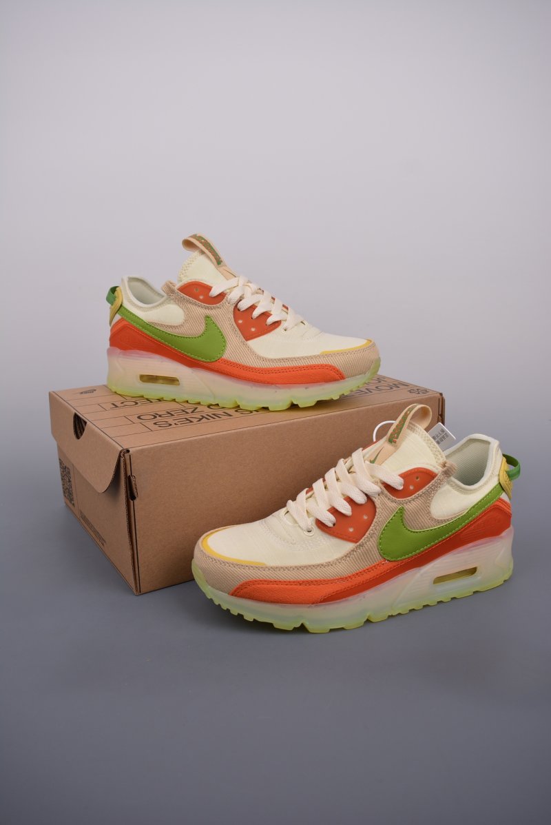 Nike W Air Max 90 Futura view