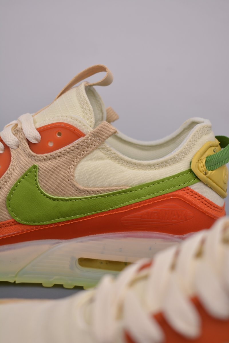 Nike W Air Max 90 Futura view