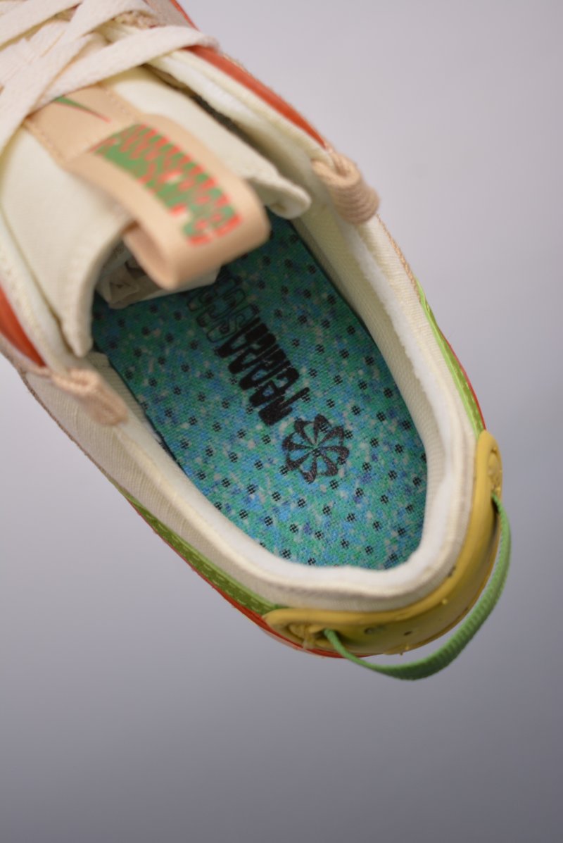 Nike W Air Max 90 Futura view