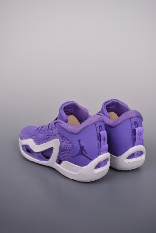 Nike Air Jordan Tatum 1 view 2