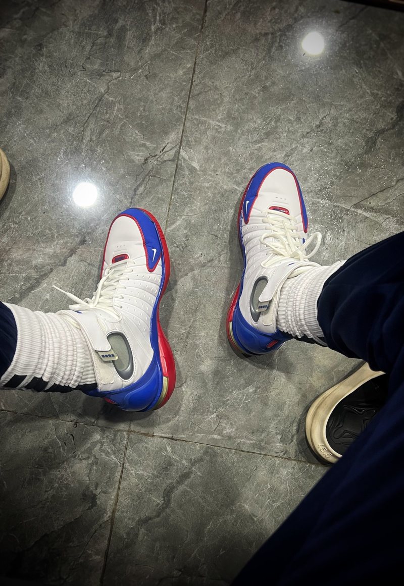 Nike Air Zoom Huarache 2K4 view
