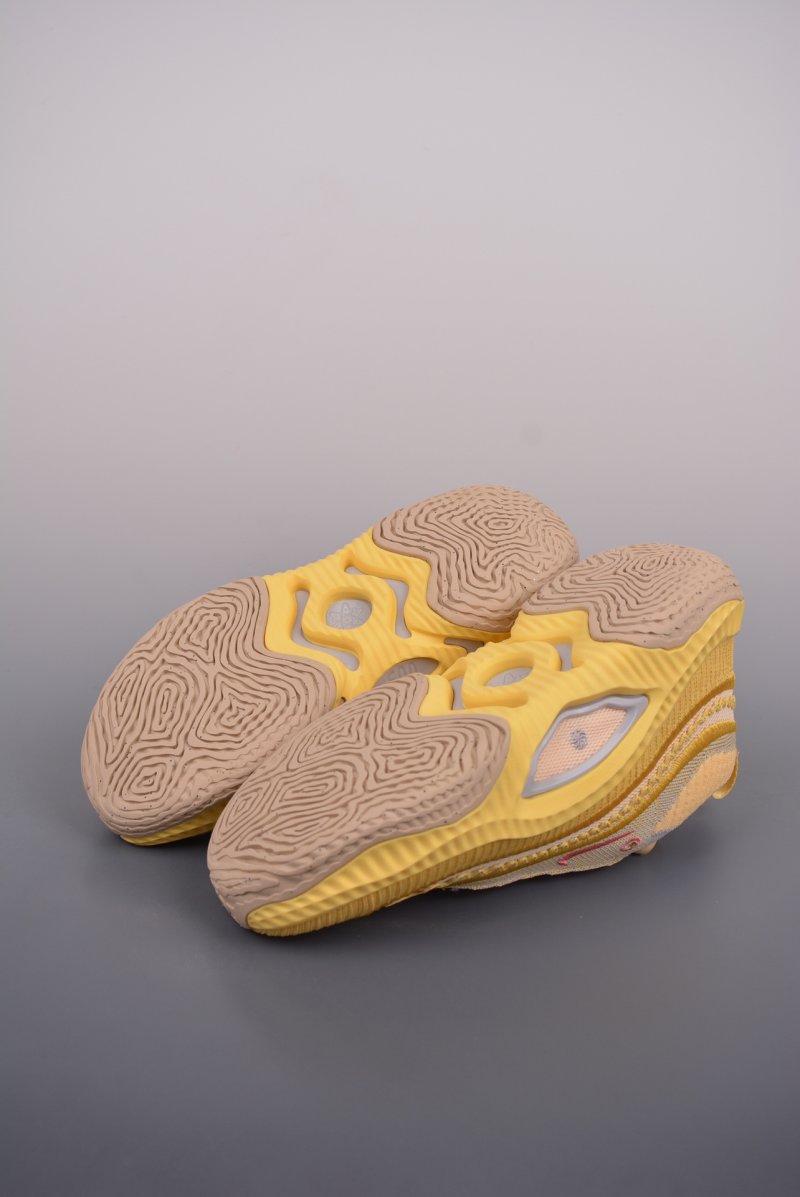 Nike CosmicUnity 3 'Pale Vanilla' view