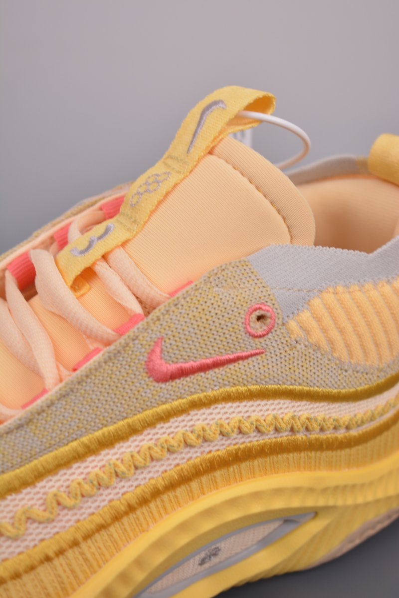 Nike CosmicUnity 3 'Pale Vanilla' view
