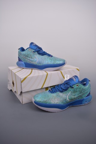 Nike LeBron 21 view 4