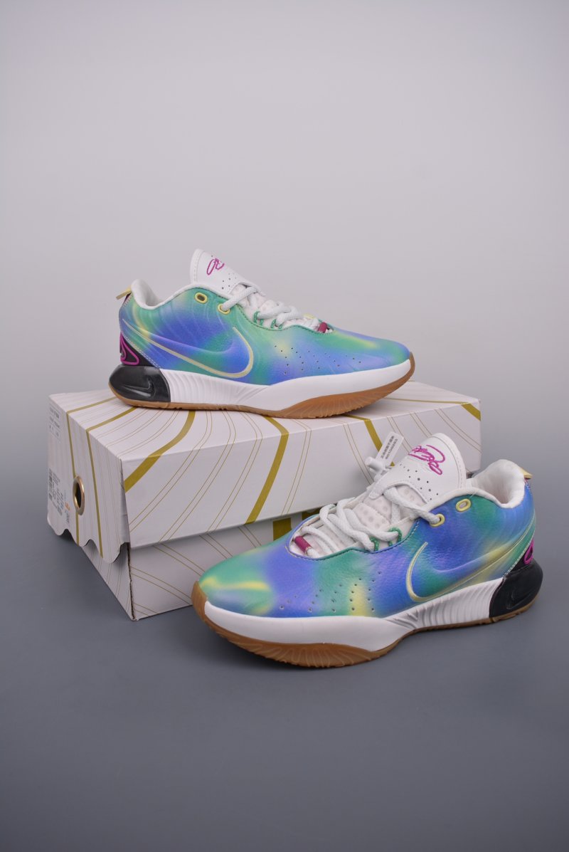 Nike LeBron 21 view