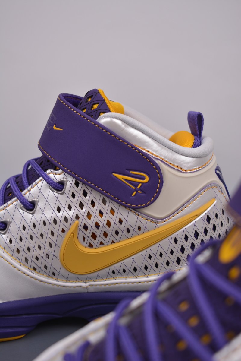 Nike Zoom Kobe 2 Ultimate Protro view