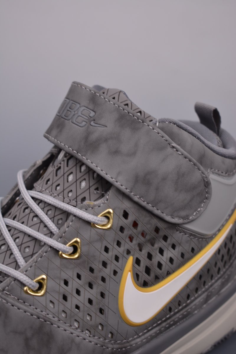 Nike Zoom Kobe 2 Ultimate Protro view