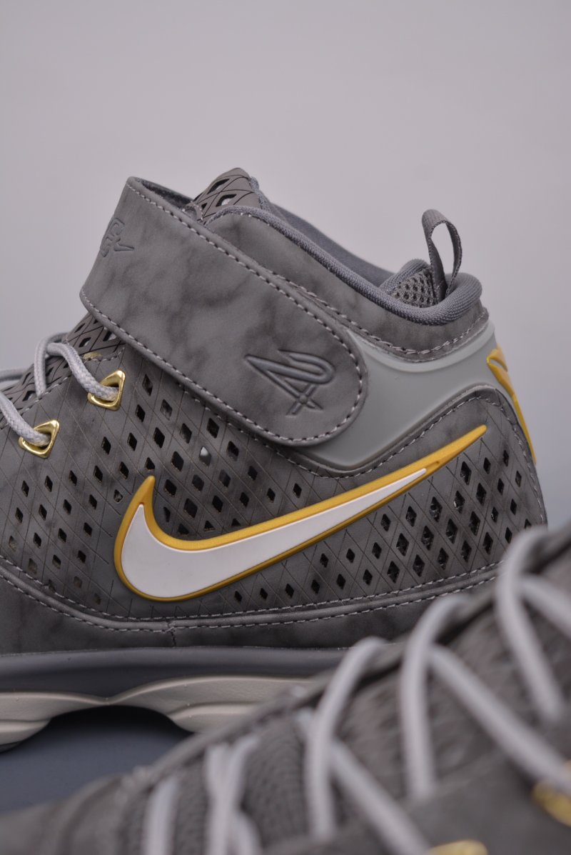 Nike Zoom Kobe 2 Ultimate Protro view