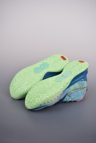 Nike Kyrie 7 Pre Heat EP view 3