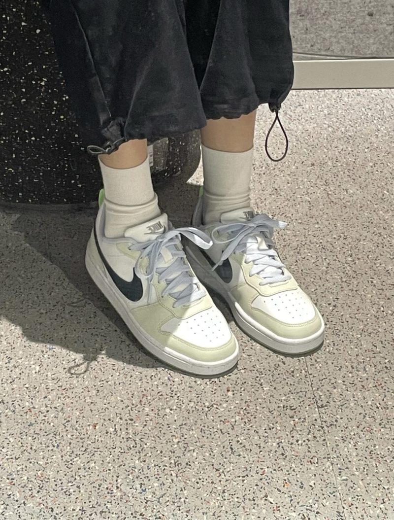 Nike Court Vision Low view