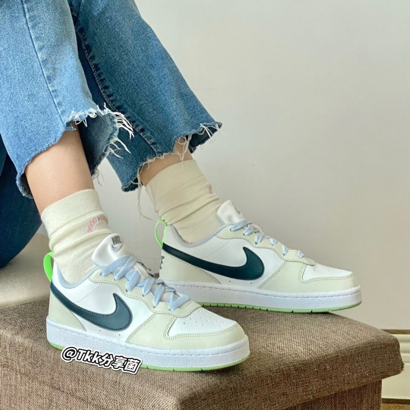 Nike Court Vision Low view