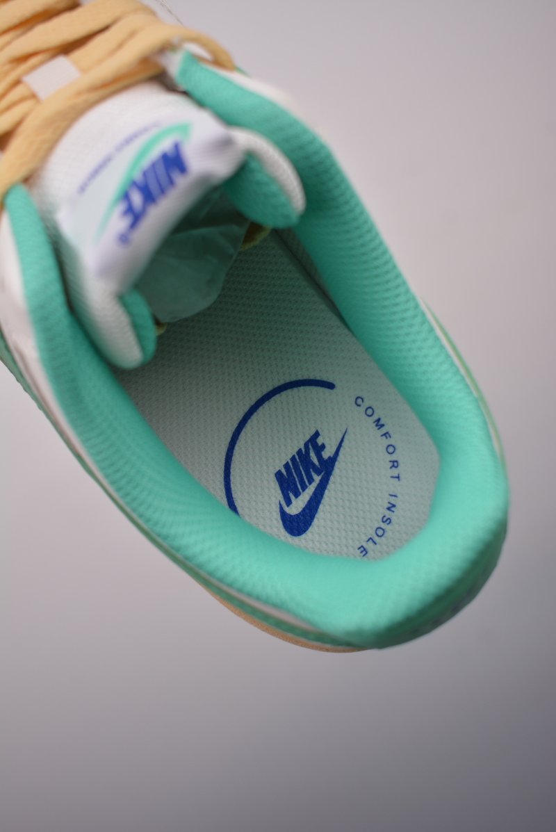 Nike Court Vision Low view