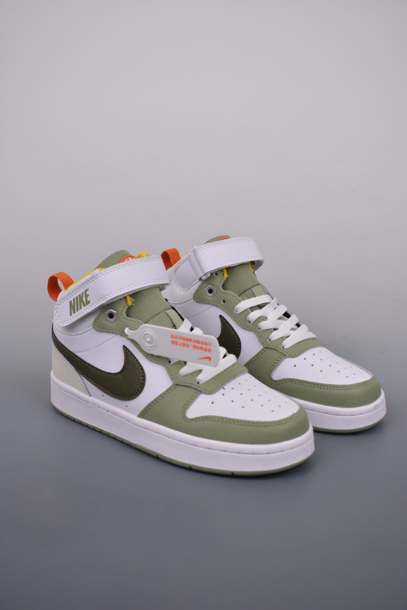 Nike Court Borough Mid