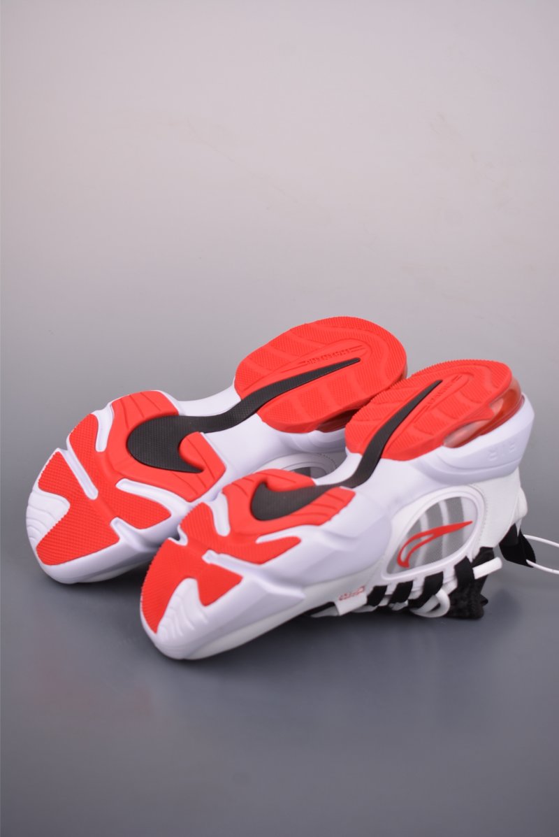 Nike Air Max Alpha Savage 2 view