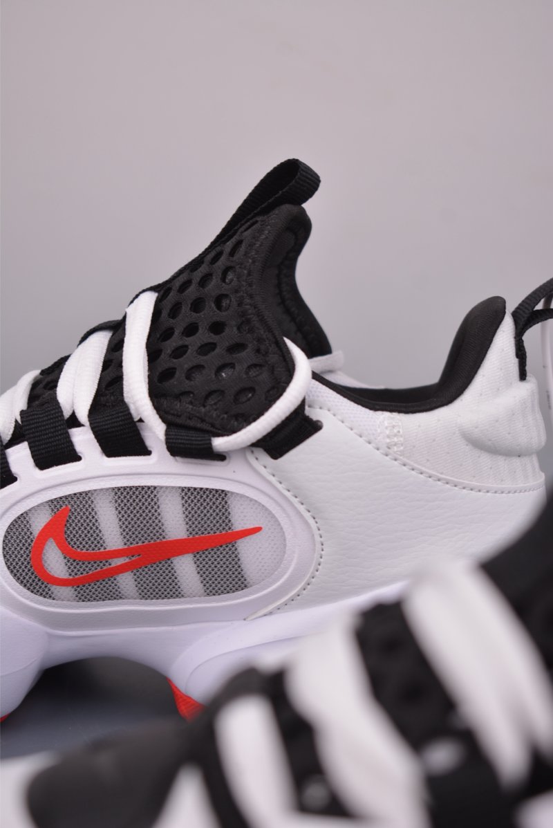 Nike Air Max Alpha Savage 2 view