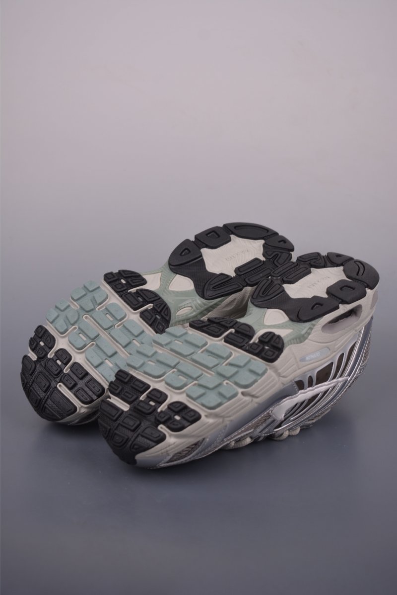 Nike Air Max Moto 2K view