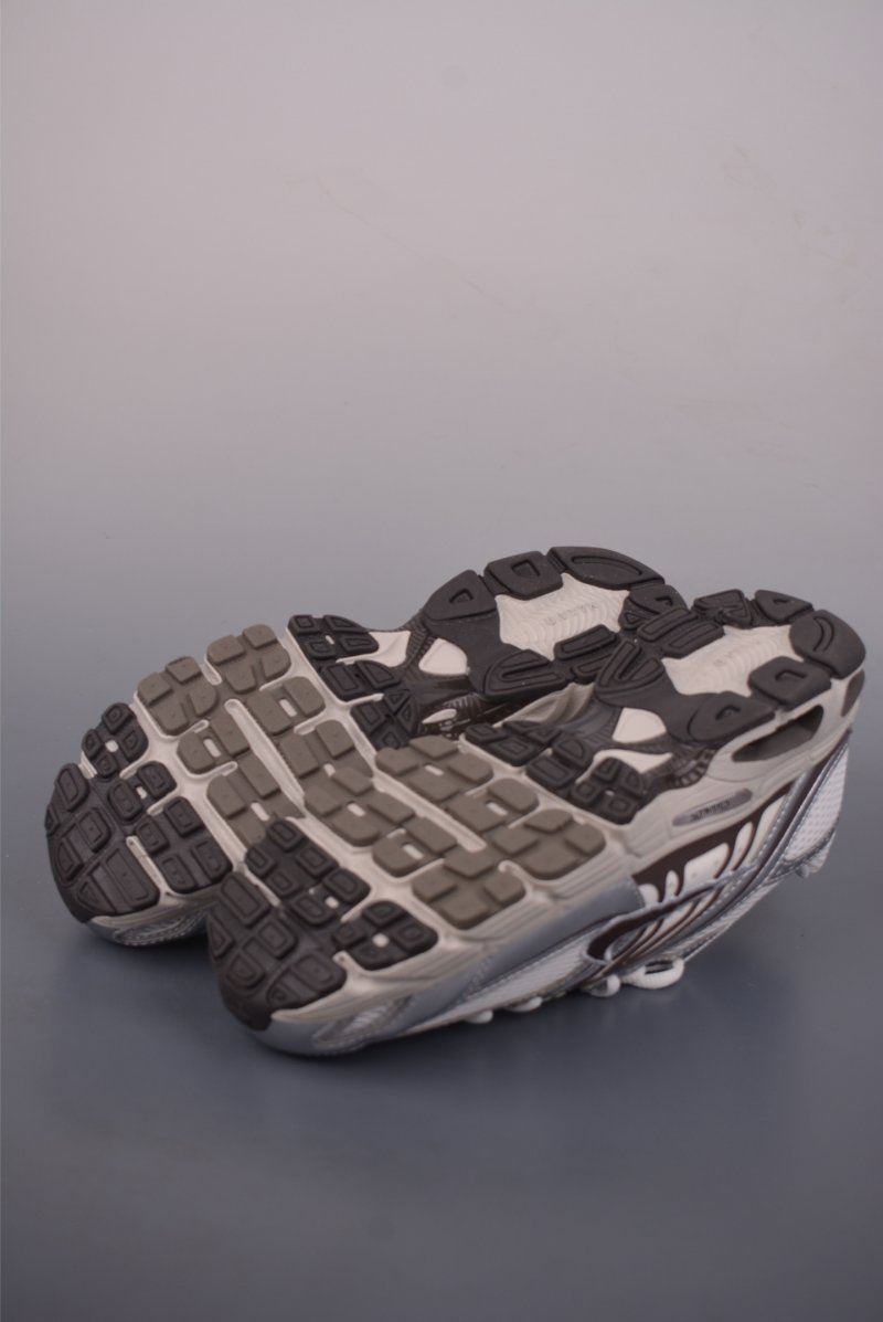 Nike Air Max Moto 2K view