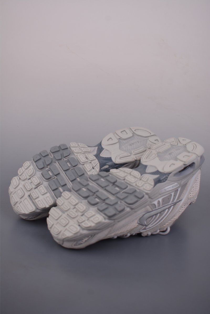 Nike Air Max Moto 2K view