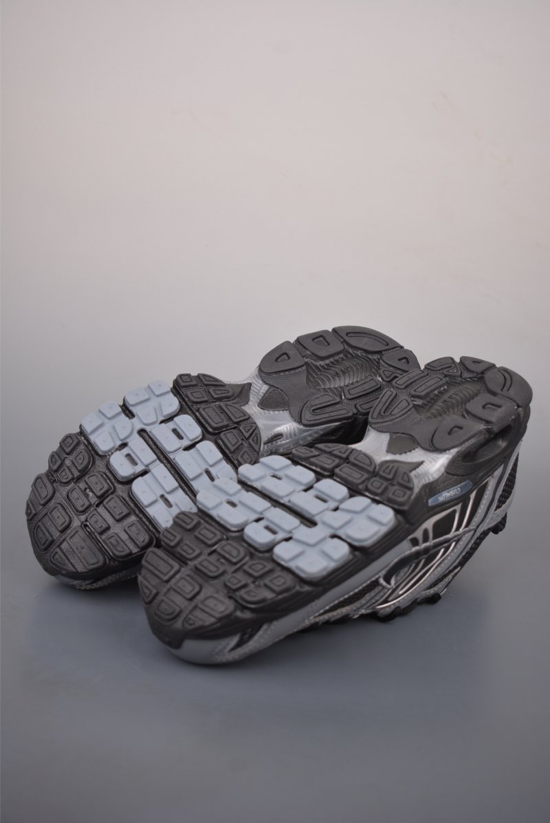 Nike Air Max Moto 2K view