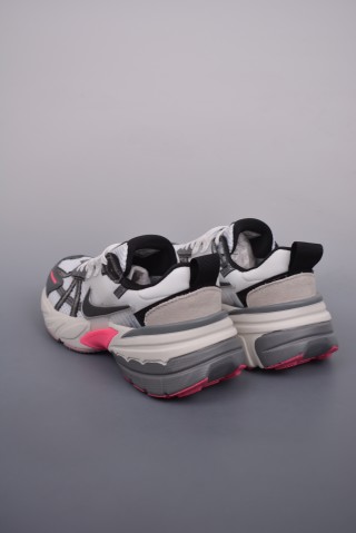 Nike V2K Runtekk 'Grey / Pink' view 2