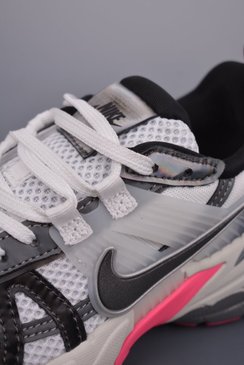Nike V2K Runtekk 'Grey / Pink' view
