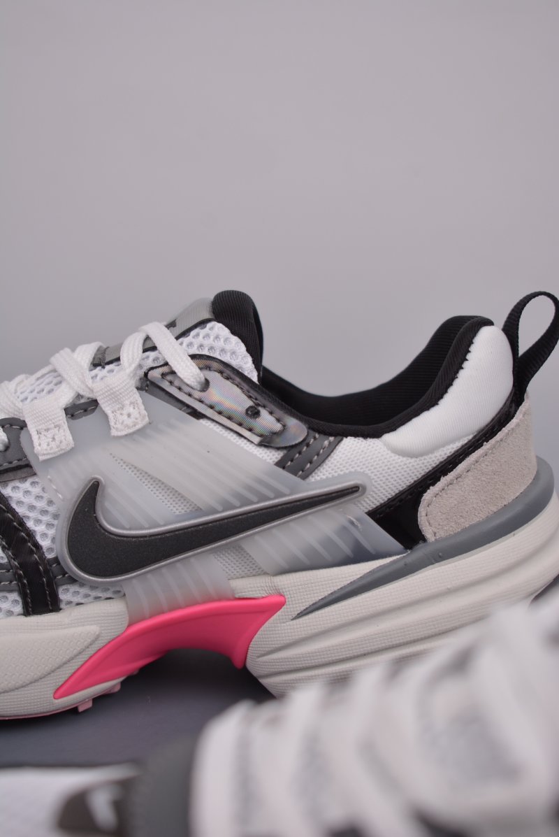 Nike V2K Runtekk 'Grey / Pink' view