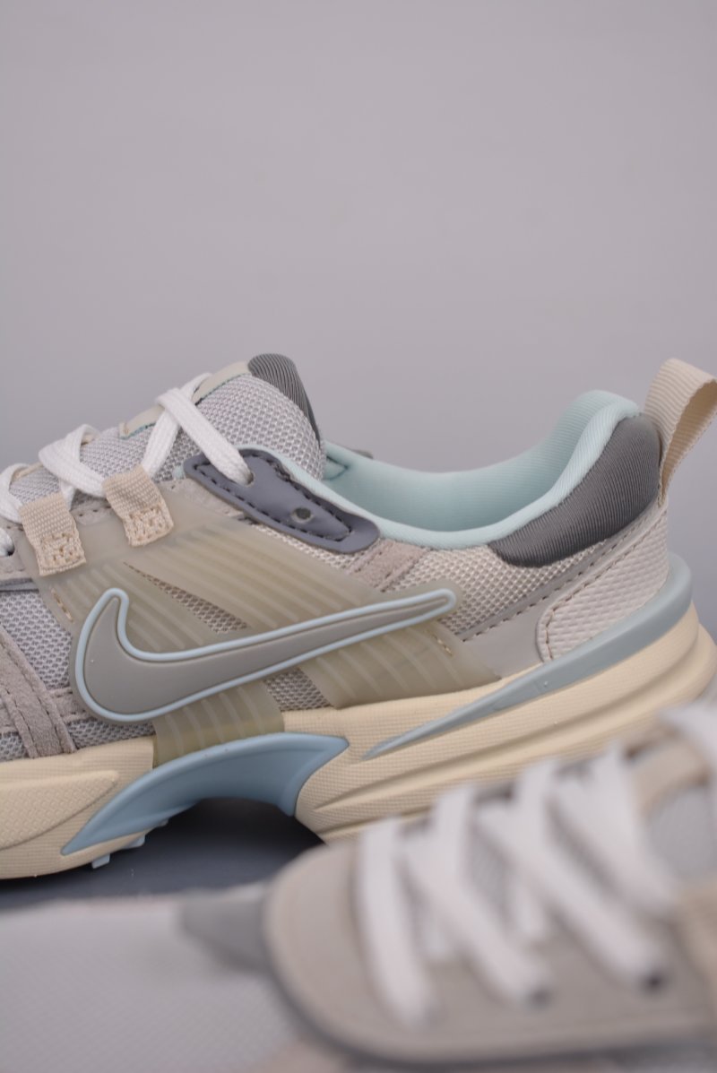 Nike V2K Runtekk 'Grey / Blue' view