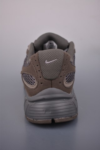 Nike V5 RNR view 4