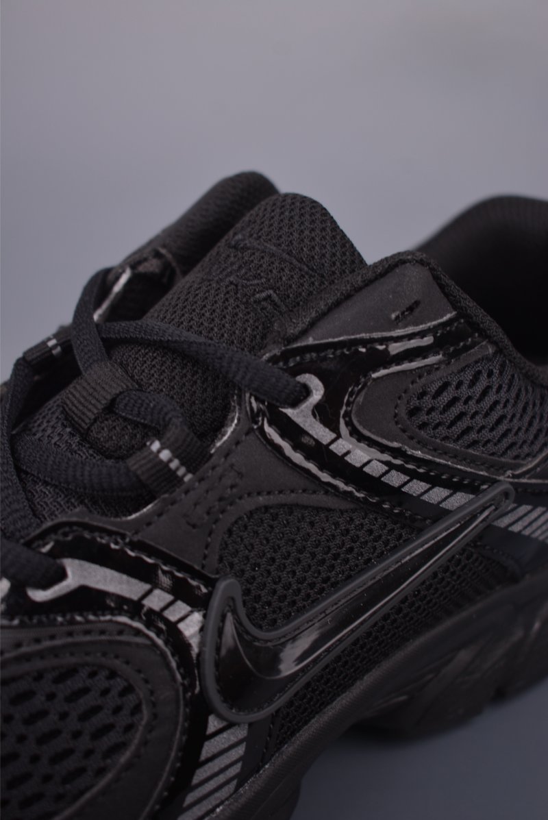 Nike V5 RNR view