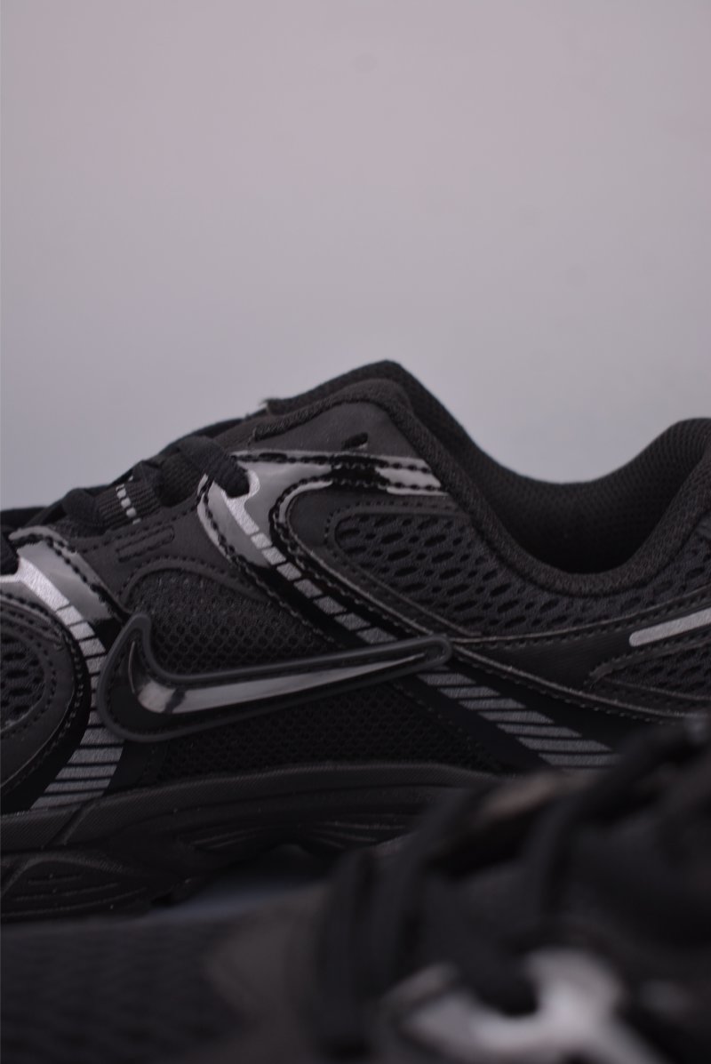 Nike V5 RNR view