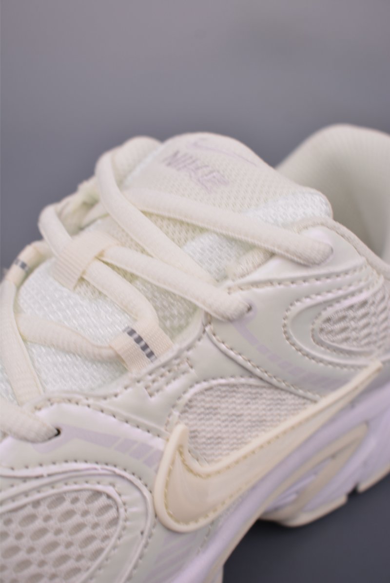 Nike V5 Runner view