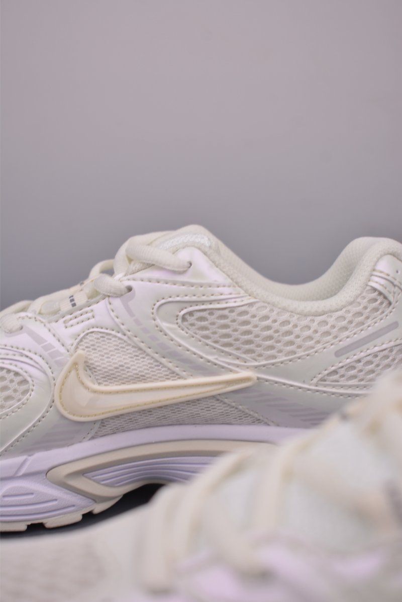Nike V5 Runner view