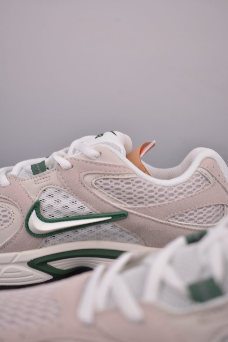 Nike V5 Runner view