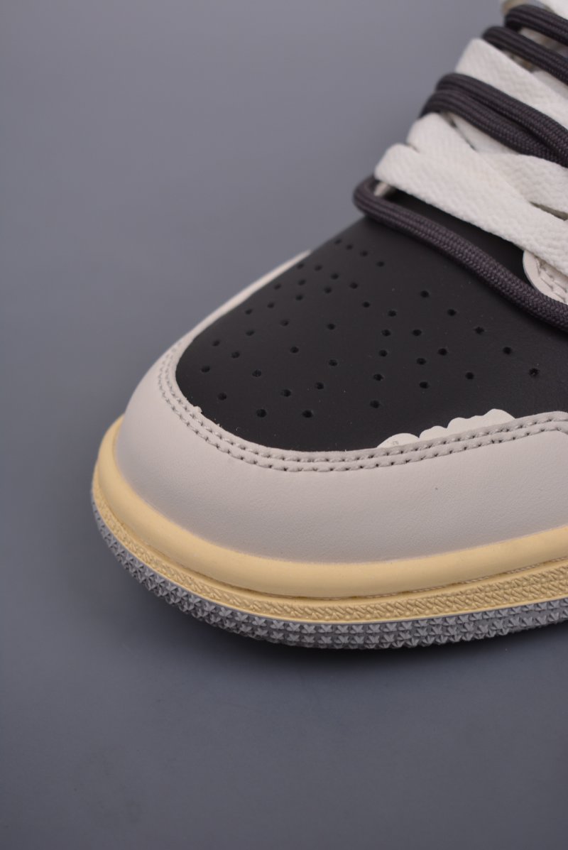 Air Jordan 1 Low view