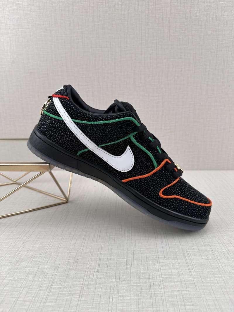 Bronx Girls Skate X Nike SB Dunk Low 'Black / White' view