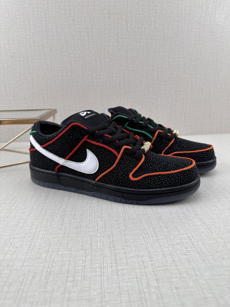 Bronx Girls Skate X Nike SB Dunk Low 'Black / White' view