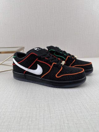 Bronx Girls Skate X Nike SB Dunk Low 'Black / White' view 3