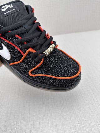 Bronx Girls Skate X Nike SB Dunk Low 'Black / White' view 7