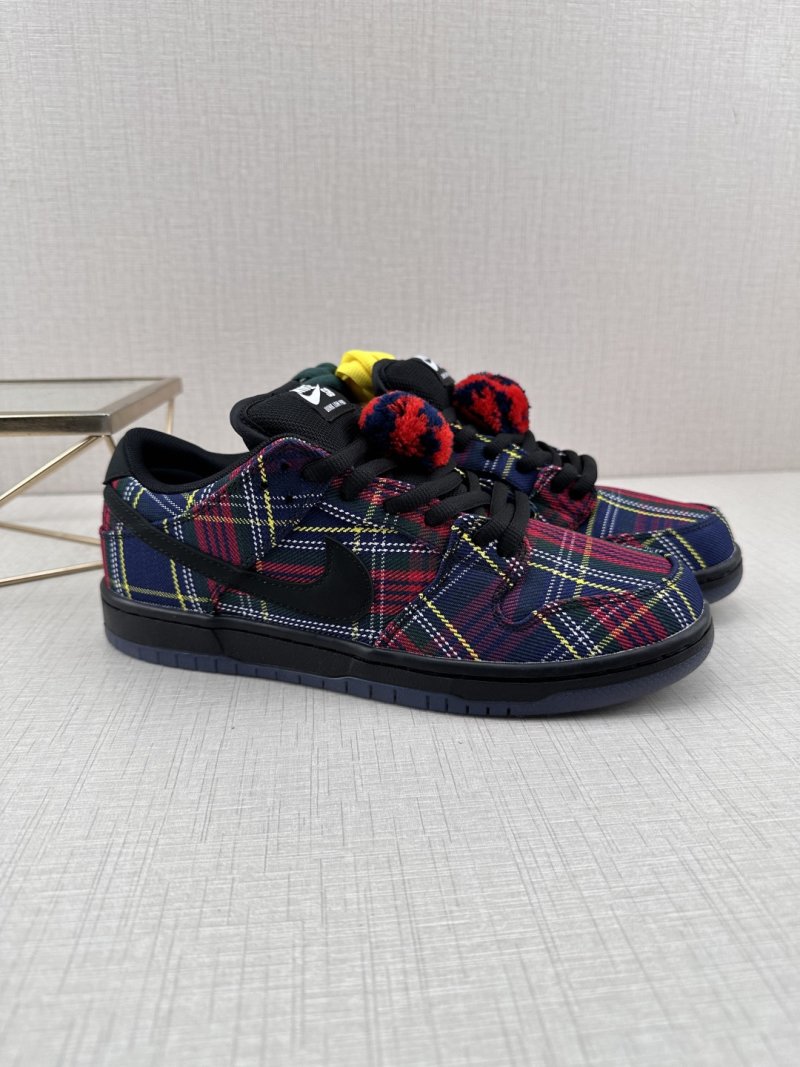 Nardwuar X Nike SB Dunk Low view