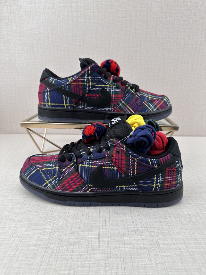 Nardwuar X Nike SB Dunk Low view