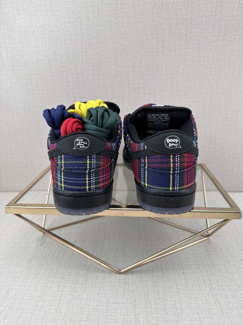 Nardwuar X Nike SB Dunk Low view