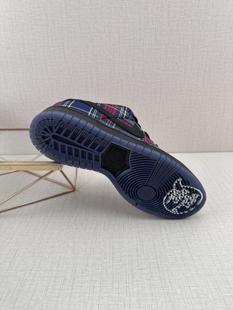 Nardwuar X Nike SB Dunk Low view