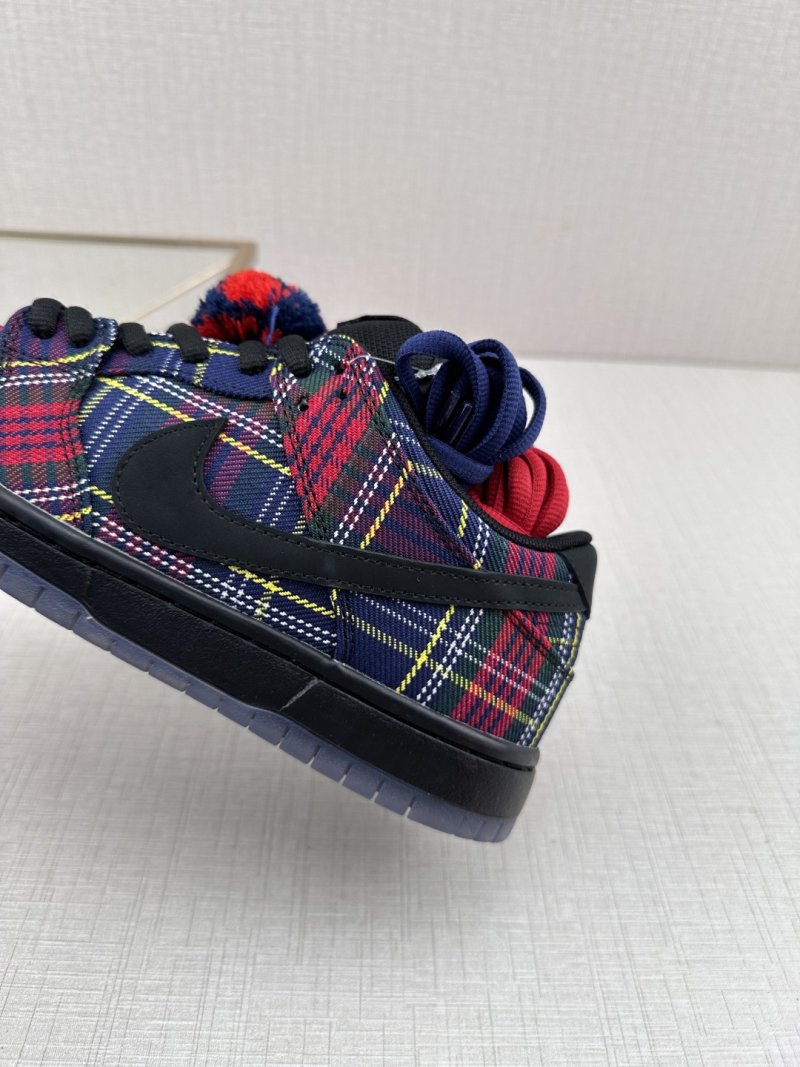 Nardwuar X Nike SB Dunk Low view
