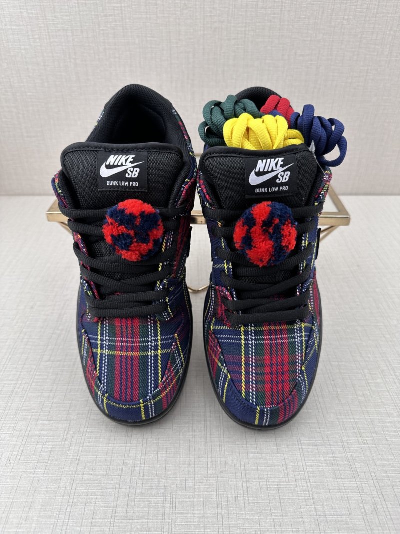 Nardwuar X Nike SB Dunk Low view