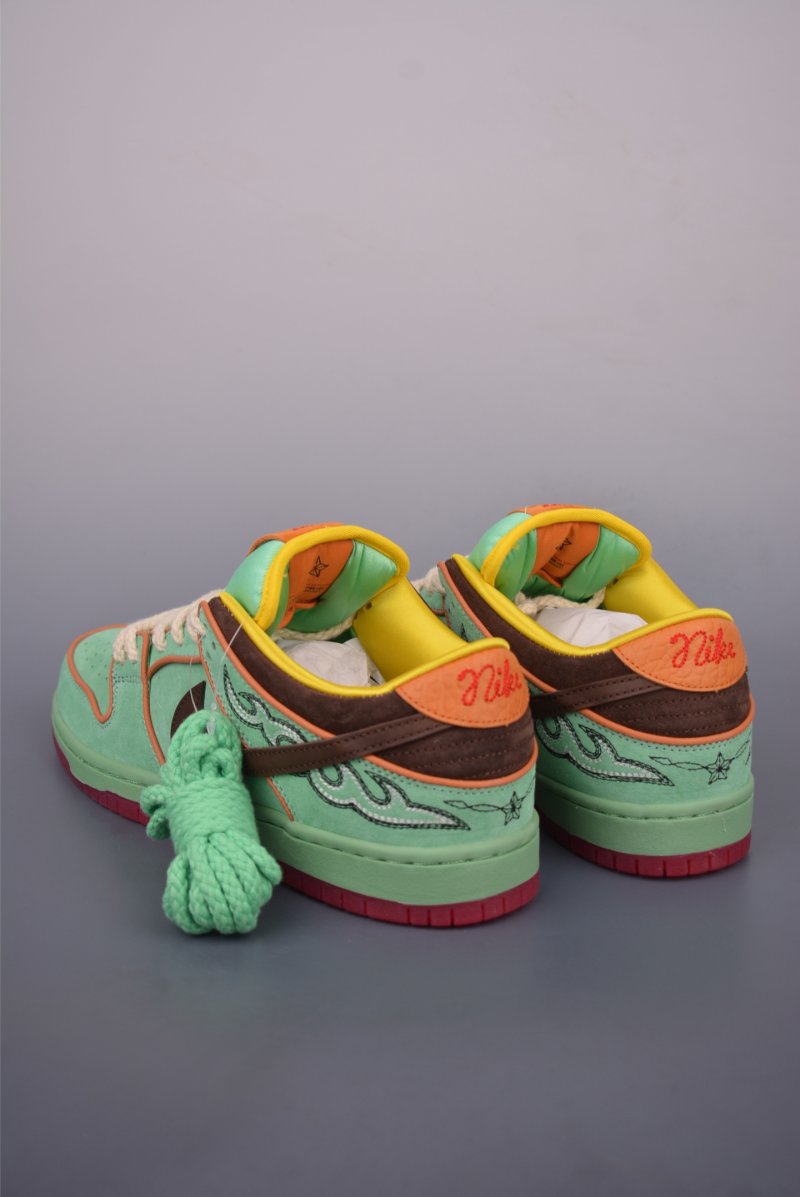 Nike Dunk SB Low Shenron 'Black' view