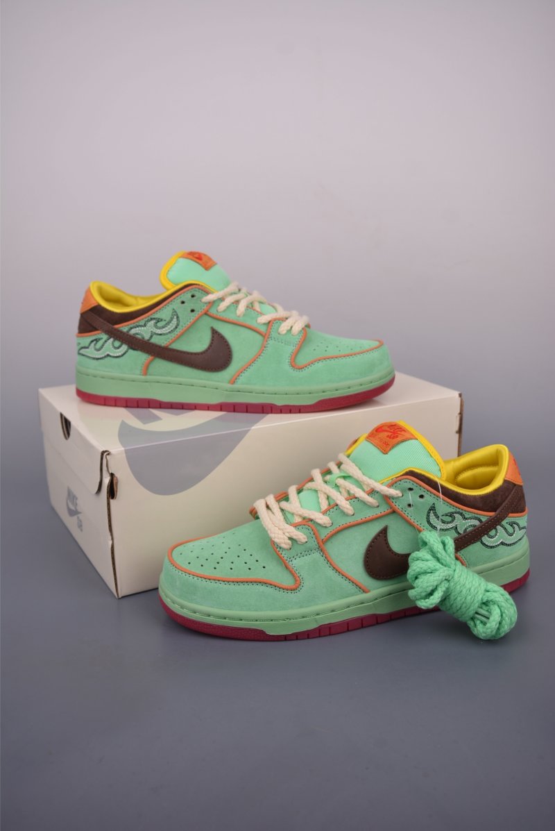 Nike Dunk SB Low Shenron 'Black' view